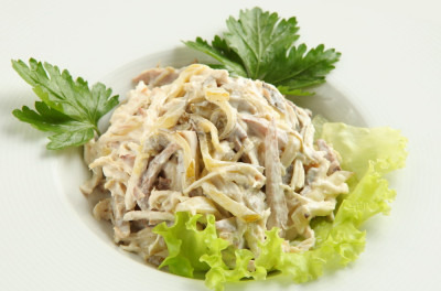 Salat-s-telyatinoj-i-yablokom-1000x660.jpg