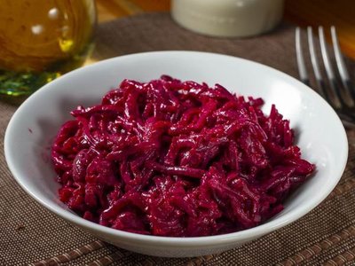 privately.ru_salat-iz-cvekly-zdorove-jetot-salat-vsem-znakom-po-ctolovym-bolnicam-i-1.jpg